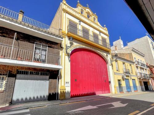 Modern flat with Andalusian patio, 5 min to center
