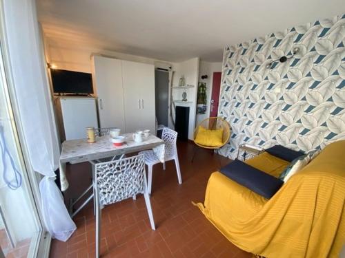 Studio cosy avec très belle vue sur la mer et parking privé 4GP162
