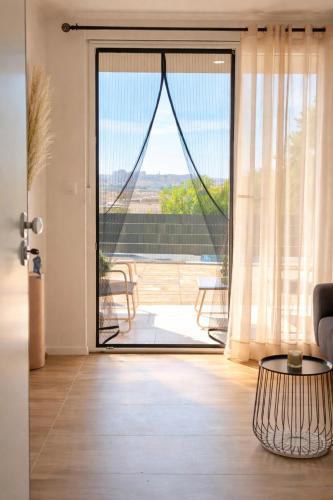 Nashi Garden Apartment Split with City View & Parking