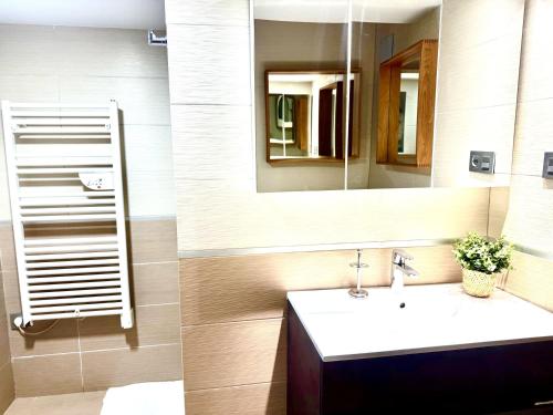 Parking, City & Pool- Costa Paradise Suites- MALAGA