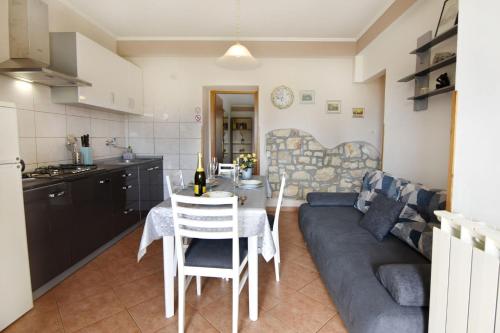 Bright flat with sea view terrace