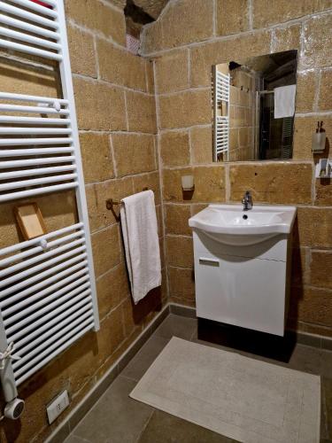 a bathroom with a sink and a mirror at casa Carlos in Bari Palese