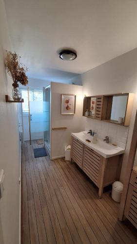 T3 en Première ligne vue bassin, proche commerces