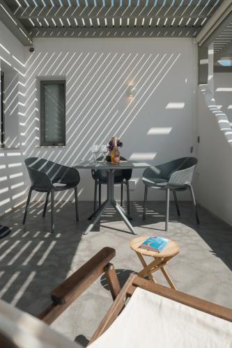 Luaz Naxian living