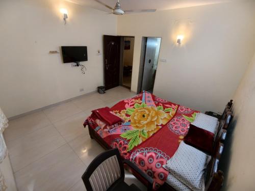a room with a table with a flower on it at Salas Executive in Mahabaleshwar