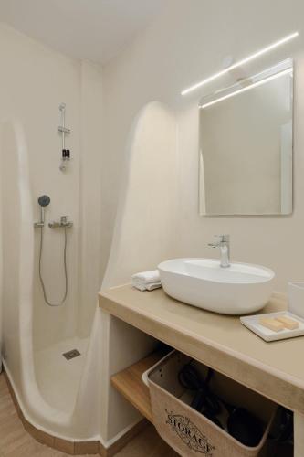 Luaz Naxian Living 2