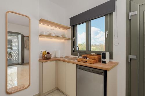 Luaz Naxian Living 2