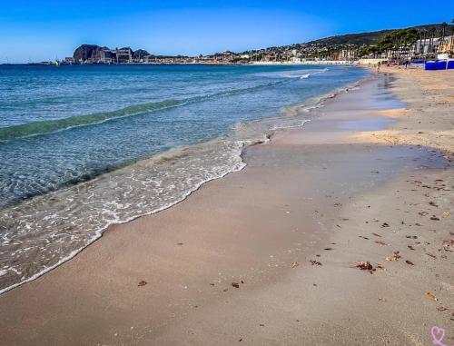 Foto Bas de villa et jardin privatifs - à 10 mins à pieds des plages & parking - Les Bambous 6