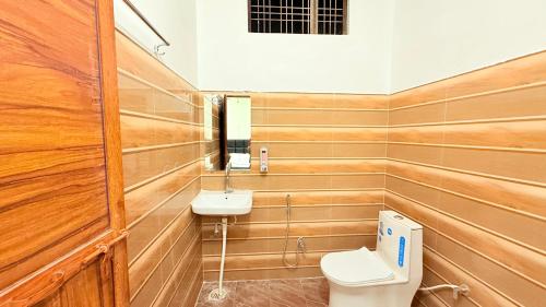 a bathroom with a toilet and a sink at Hotel Blessing Inn & Restaurant in Prayagraj