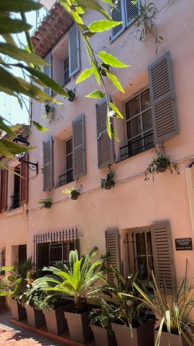 Les Petits Volets Appartements