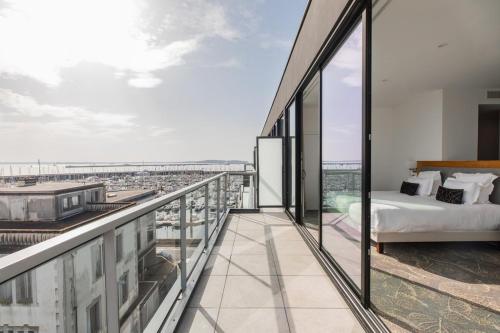 a bedroom with a bed on a balcony at Le Barracuda & Spa, pieds dans l'eau, vue mer, espace bien-être offert in Brest
