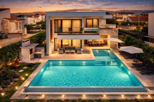 Beachfront Villa with Heated Infinity Pool and Direct Sea Access Kastela near Split