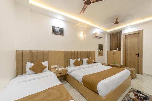 a hotel room with two beds in a room at Hotel Ganga Stone in Rāiwāla