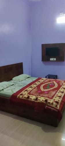 a bed in a room with a blanket on it at Hotel Shree palace in Jabalpur