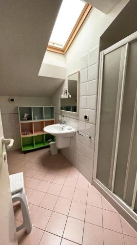 a bathroom with a sink and a glass shower at B&B LA CASA DEL CASALE in Roseto degli Abruzzi