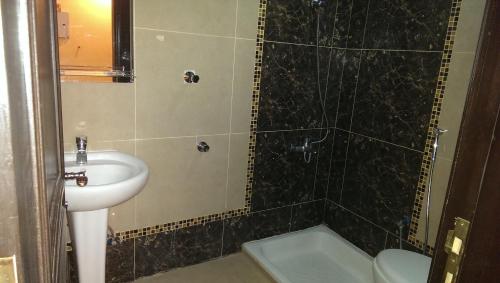 
A bathroom at Almakan Hotel 103
