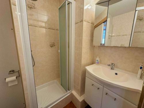 Studio cabine, parking privé - 4 pers. - FR-1-328-288