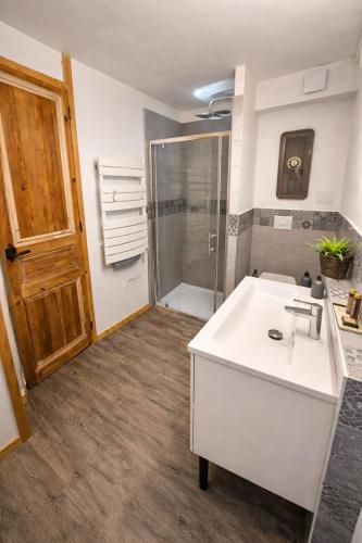 CITE MEDIEVALE- LE REMP'ART - 3 Chambres Tout Confort-au pied de la Cité- Accès direct piétons - parking gratuit