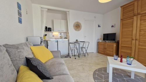 Royan - STUDIO LUMINEUX au calme - 30m de la PLAGE - Quartier du PARC