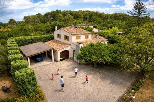 Foto Grande maison de vacances jusqu'à 15 personnes, à quelques pas d'Aix-en-Provence 1