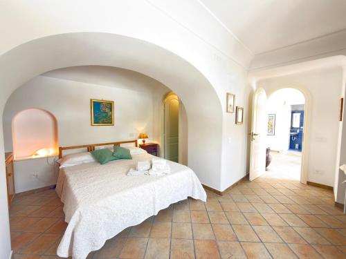 a bedroom with a large bed in an archway at Domus Floris in Positano