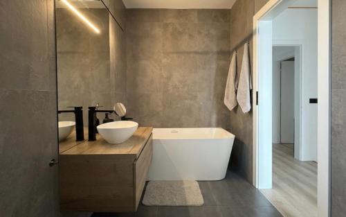a bathroom with two sinks and a bath tub at ANON Mures in Livezeni