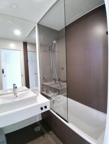 New luxury penthouse, swimming pools, solarium with sea view