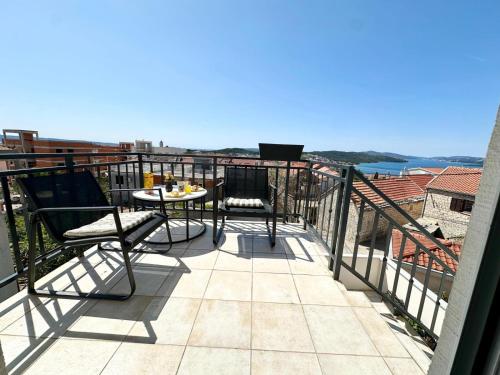 Sunny oasis with a beautiful view