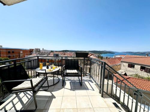 Sunny oasis with a beautiful view