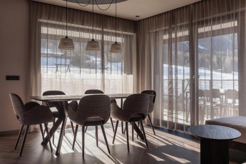 Suitehouse, Premium Apartments, Pools & Spa in Dolomites - by Familiaris