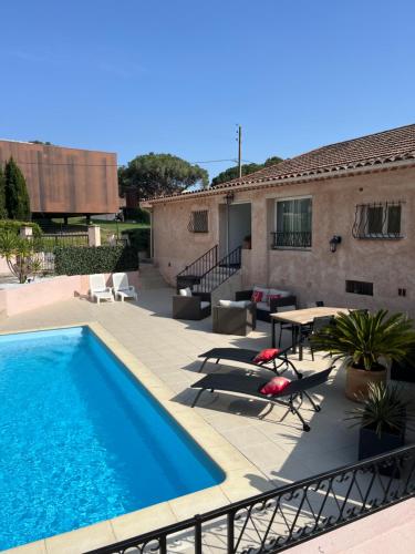 La Pinède appartement T2 accès piscine