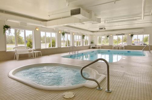 The swimming pool at or close to Super 8 by Wyndham Fort Frances