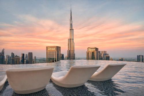 Magical Apt with Rooftop Pool & Burj Khalifa View!