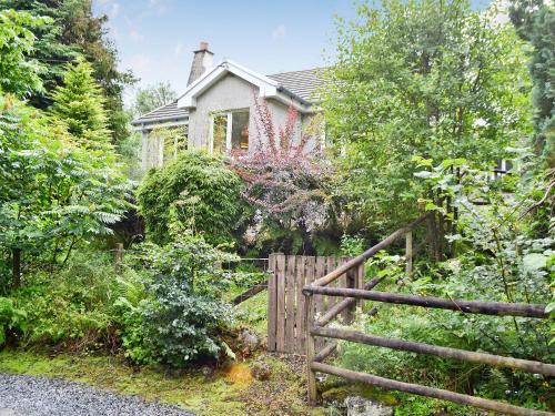 a wooden gate in front of a house at Tigh Nan Allt in Dull