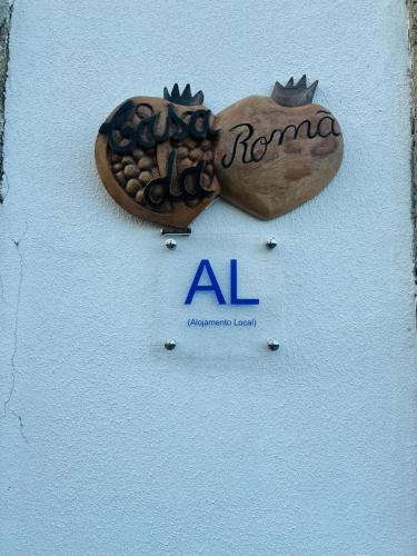 a sign on a wall with a baseball glove at Casa das Romãs in Torre de Moncorvo