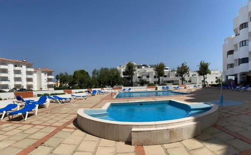 2-bedroom apartment in Albufeira, 10 minutes from the beach, with pool