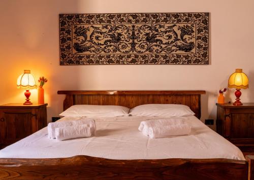 a bedroom with a bed with two white towels on it at Casa Milly in Alghero