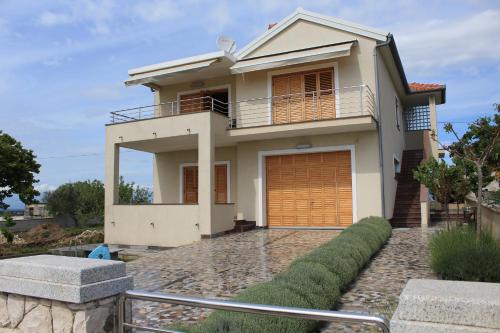 Cozy, spacious home away from home! Sea view