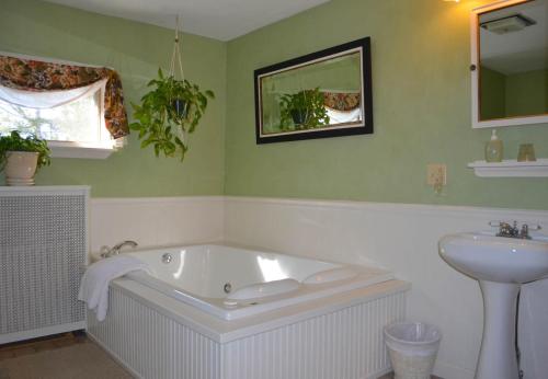 a bathroom with a bath tub and a sink at Pryor House B&B in Bath