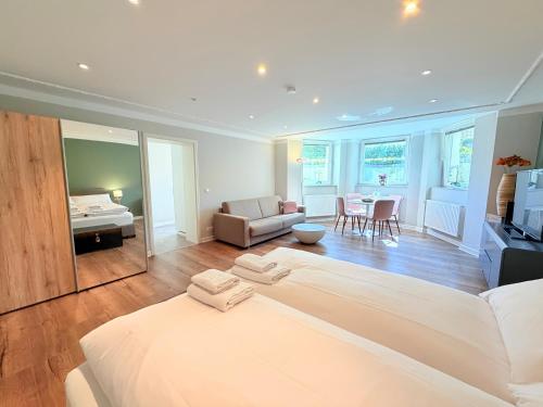 a bedroom with a bed and a living room at Amaroo - Serviced Apartment "Andy" in Potsdam