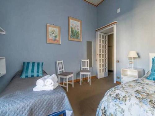 ナポリにあるSanseveroomsの青い部屋(ベッド2台、椅子付)