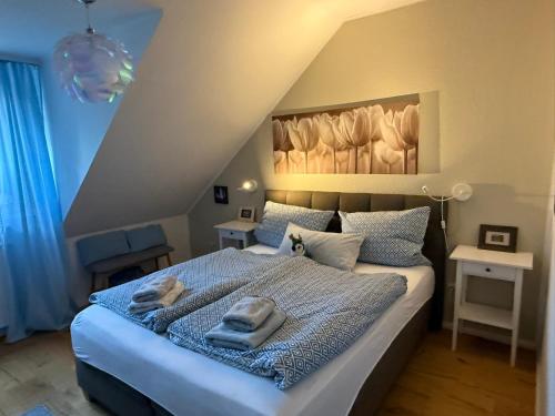 a bedroom with a bed with towels on it at Ferienwohnung Woodlook in Bad Sachsa