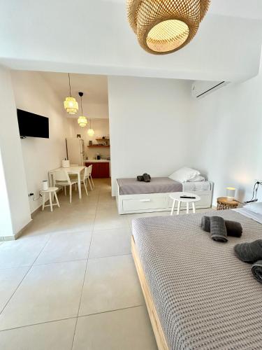 Elenitas Studio, steps to the Windmills, Fabrika & Little Venice