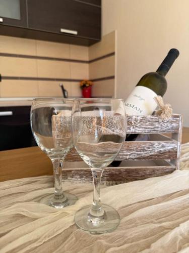 Prime Location Apartment with FREE Private parking & Balcony
