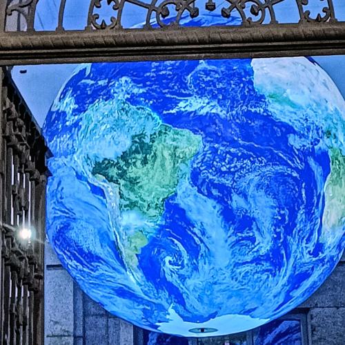a picture of the earth on a television screen at Oporto Central Flat in Porto