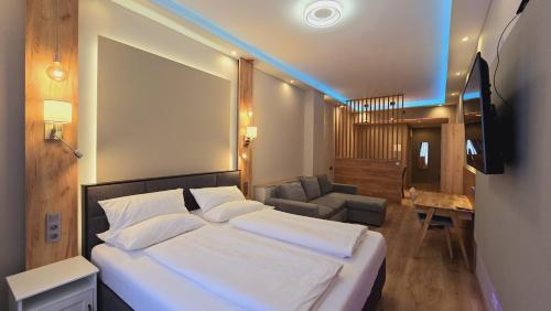 Elegance Lux Living 214