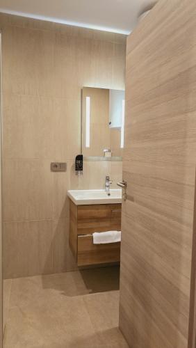 Elegance Lux Living 214