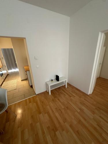 Cozy Ground Floor Apartment Near U6 Easy Access to Center