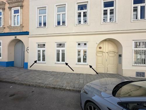 Cozy Ground Floor Apartment Near U6 Easy Access to Center