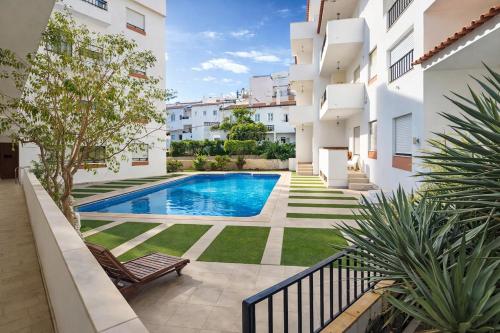 One-bedroom apartment in Old Town with pool